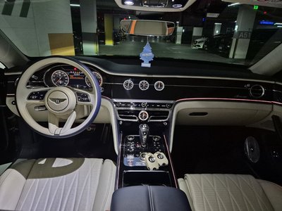 2023 Bentley FLYING SPUR photo 7