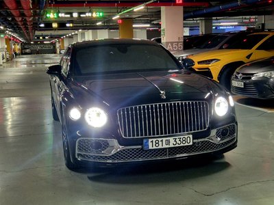 2023 Bentley FLYING SPUR photo 4