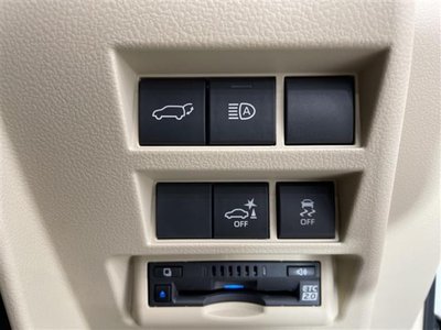 TOYOTA LAND CRUISER 300 - 7