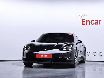 2022 Porsche TAYCAN photo 2