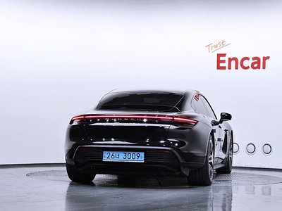 2022 Porsche TAYCAN photo 3