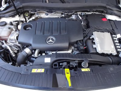 MERCEDES-BENZ GLA - 10