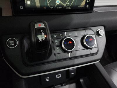 LAND ROVER DEFENDER - 9