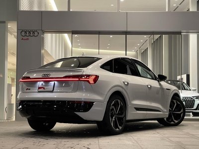 AUDI Q8 - 2
