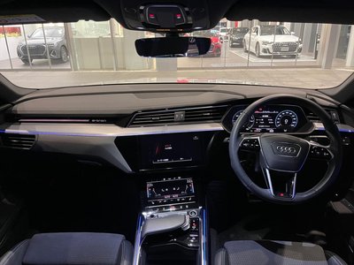 AUDI Q8 - 8