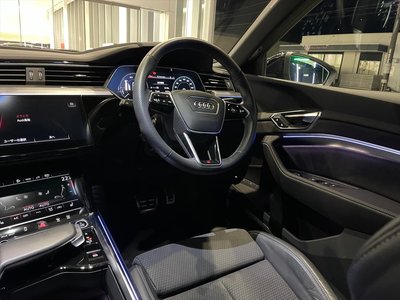 AUDI Q8 - 9