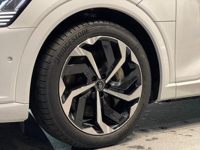 AUDI Q8 - 5