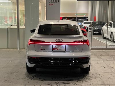 AUDI Q8 - 7