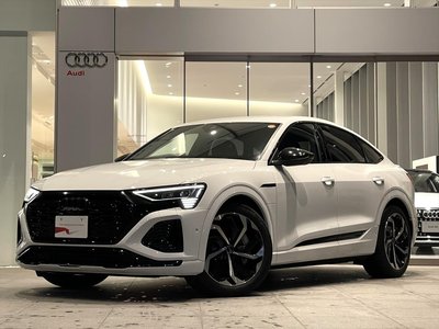 AUDI Q8 - 1