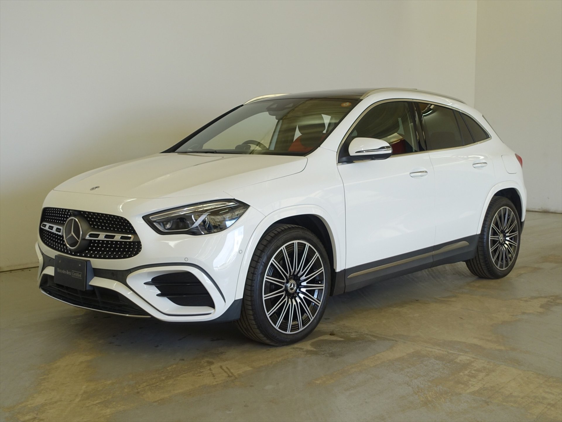 MERCEDES-BENZ GLA - View 1