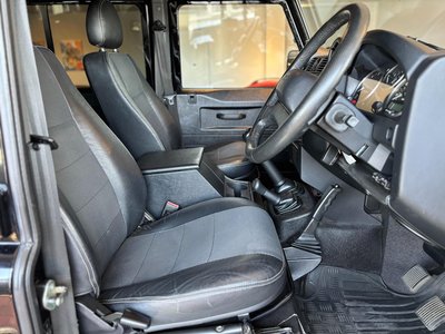 LAND ROVER DEFENDER - 10