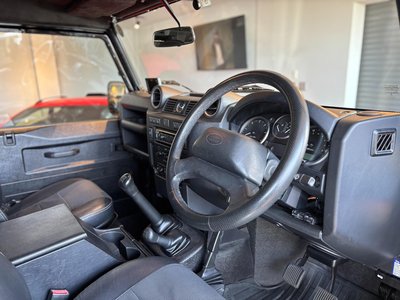 LAND ROVER DEFENDER - 8