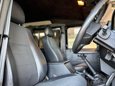 LAND ROVER DEFENDER - 9