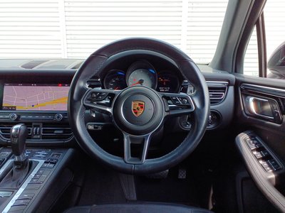 PORSCHE MACAN - 2