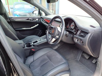PORSCHE MACAN - 3