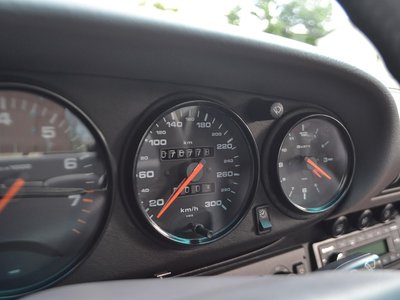 PORSCHE 911 - 8