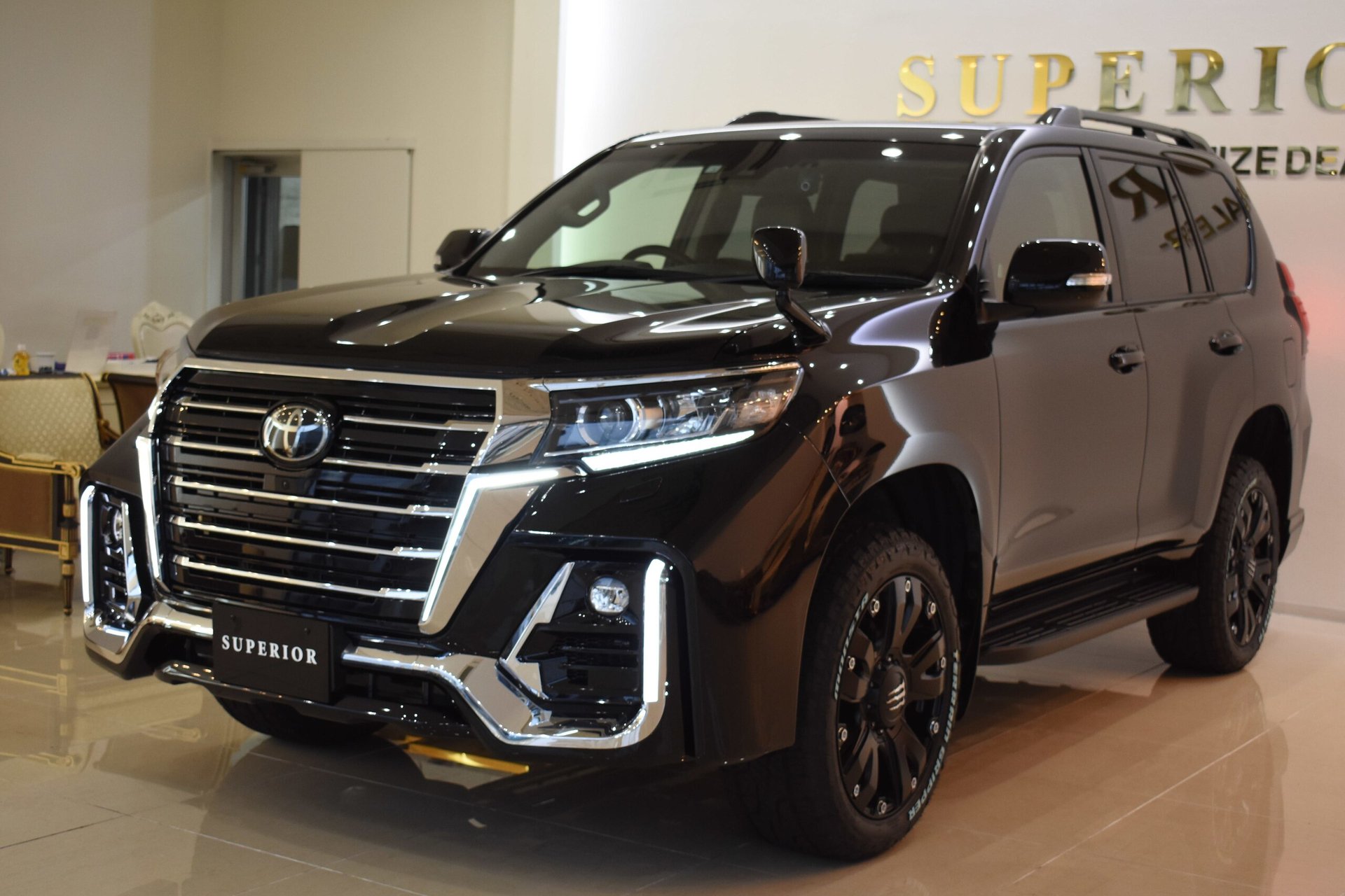 TOYOTA LAND CRUISER PRADO - View 1