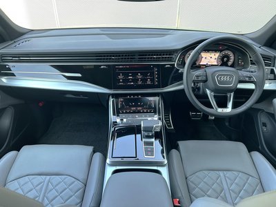 AUDI Q8 - 7