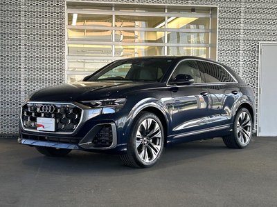 AUDI Q8 - 1