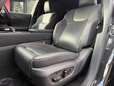 صورة مصغرة 78 لـ 2023 Lexus RX