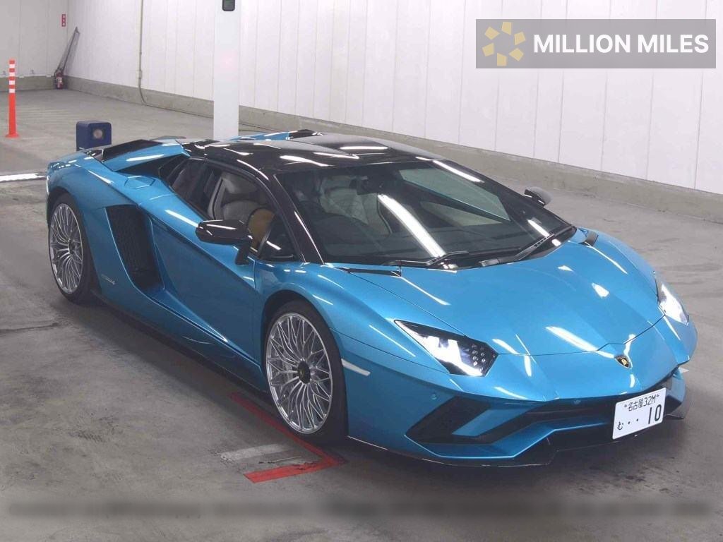 LAMBORGHINI AVENTADOR - View 1