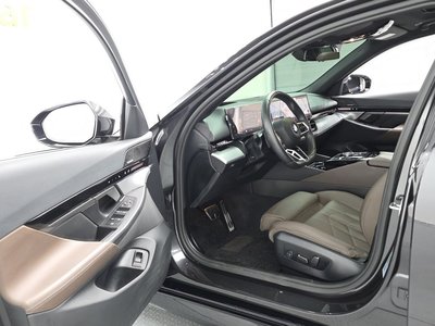 صورة 10 لـ 2023 BMW 5 SERIES