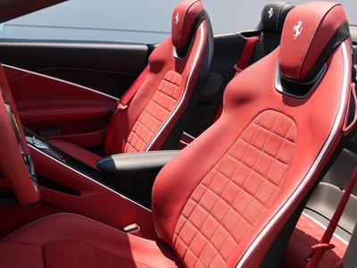 2025 Ferrari ROMA SPIDER thumbnail 16