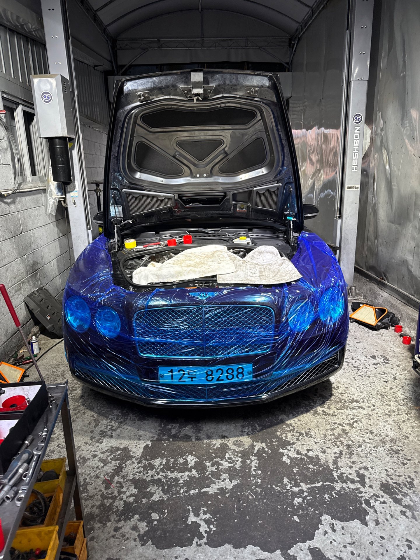 BENTLEY FLYING SPUR - View 1