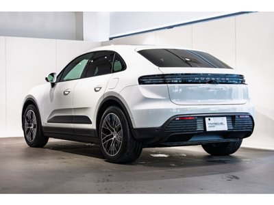 PORSCHE MACAN - 2