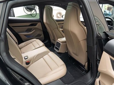 صورة 11 لـ 2024 Porsche TAYCAN