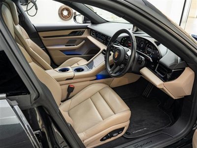 صورة 14 لـ 2024 Porsche TAYCAN