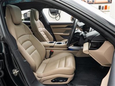 صورة 15 لـ 2024 Porsche TAYCAN