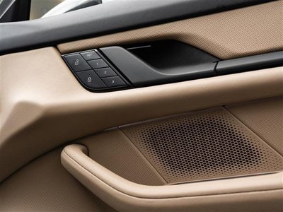 صورة 16 لـ 2024 Porsche TAYCAN