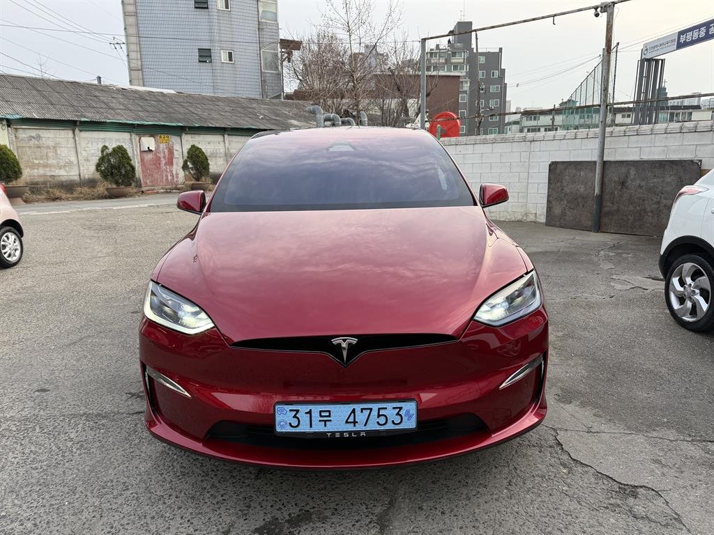 TESLA MODEL X - View 1