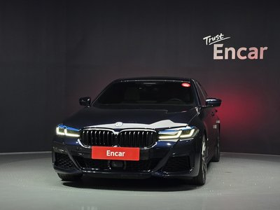 2023 BMW 5 SERIES photo 2