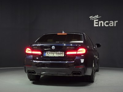 2023 BMW 5 SERIES photo 4