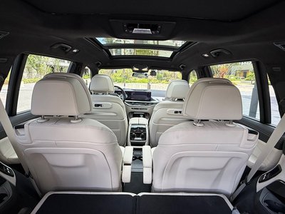 2026 BMW X7 thumbnail 13