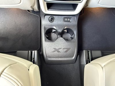 2026 BMW X7 thumbnail 14