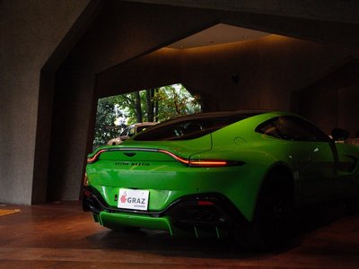 ASTON MARTIN VANTAGE - 4