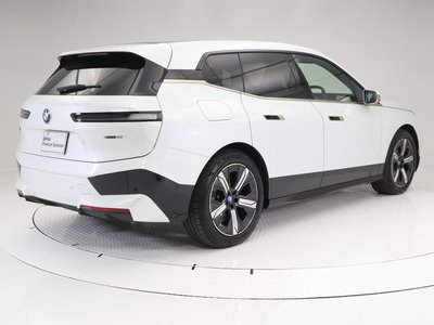 BMW IX - 9