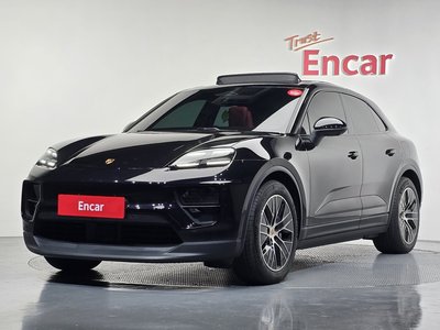 PORSCHE MACAN EV