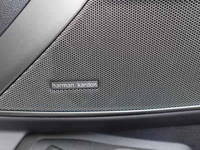 2025 BMW 3 SERIES photo 7