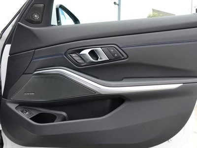 2025 BMW 3 SERIES thumbnail 33