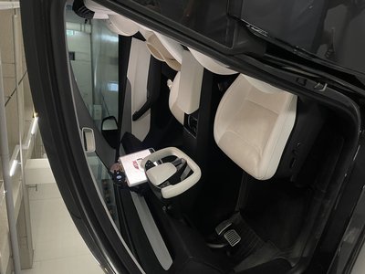TESLA MODEL Y - 8