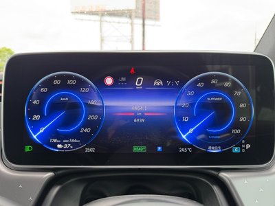 2025 Mercedes-BENZ EQE — миниатюра 30