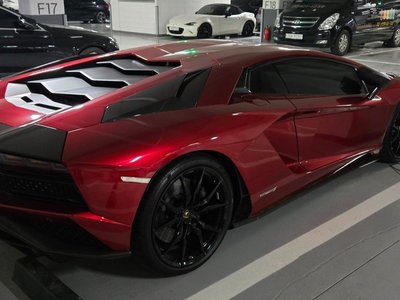 LAMBORGHINI AVENTADOR - 2