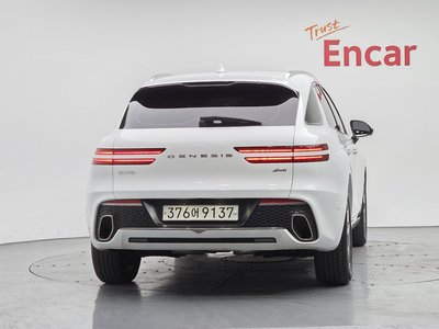 صورة 4 لـ 2022 Genesis GV70