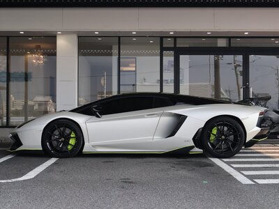 LAMBORGHINI AVENTADOR - 9