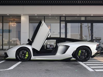 LAMBORGHINI AVENTADOR - 8