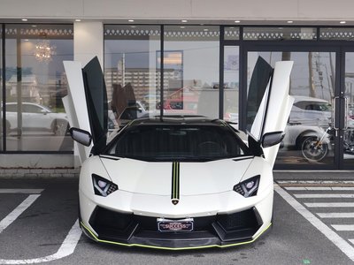 LAMBORGHINI AVENTADOR - 4